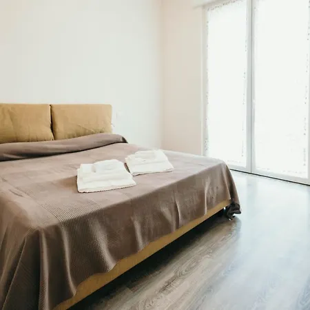 Al 13 - Lakeside Leisure & Business Apartman *