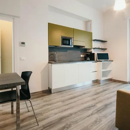 Al 13 - Lakeside Leisure & Business Apartman Stresa