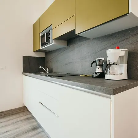 Al 13 - Lakeside Leisure & Business Apartman