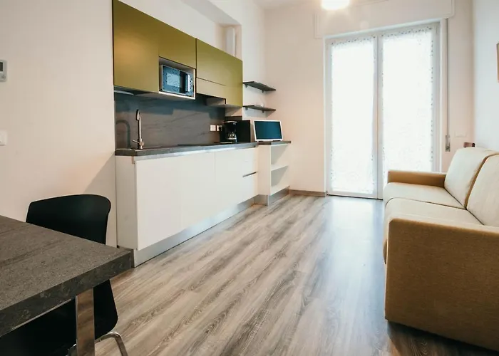 Al 13 - Lakeside Leisure & Business Stresa