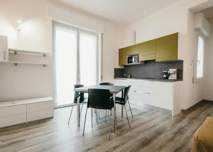 Al 13 - Lakeside Leisure & Business Stresa