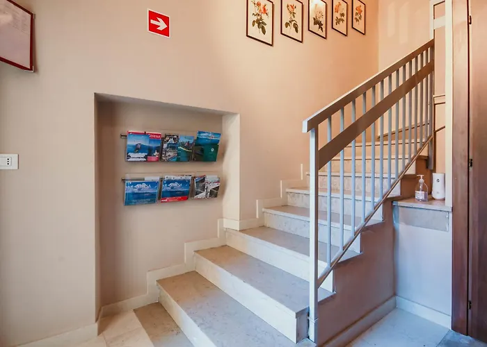 Al 13 - Lakeside Leisure & Business *