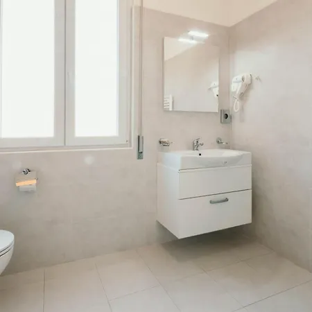 Al 13 - Lakeside Leisure & Business Apartament *