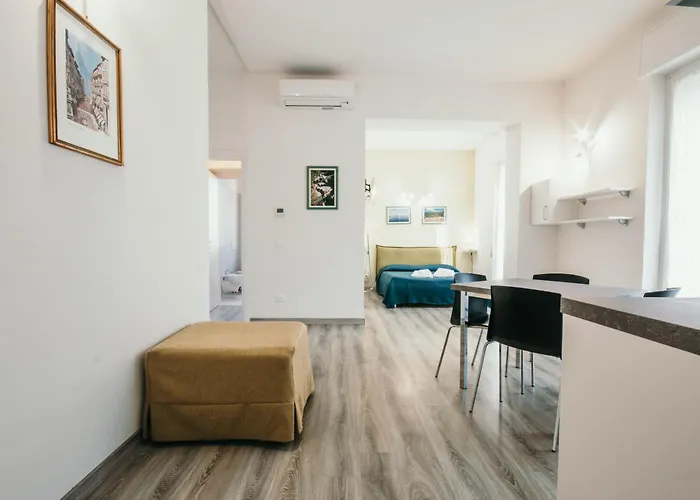 Al 13 - Lakeside Leisure & Business